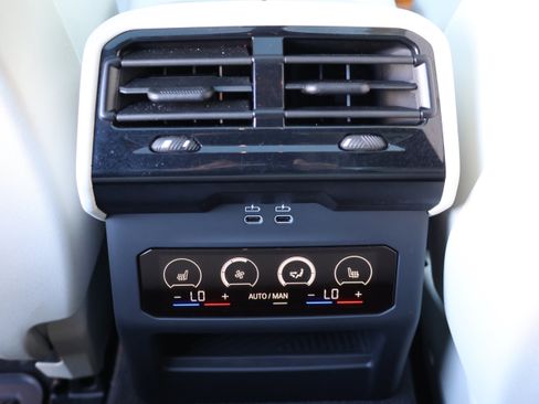 Used 2026 BMW 530i w/ Premium Package RWD image 19