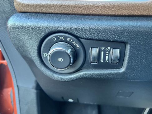 Used 2018 Chrysler Pacifica Limited w/ Tire & Wheel Group image 21