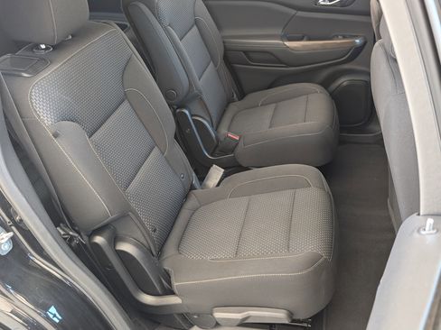 Used 2023 GMC Acadia SLE FWD image 21