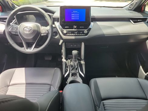 Used 2025 Toyota Corolla Cross AWD Hybrid w/ Convenience Package image 13