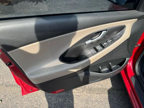 Used 2019 Hyundai Elantra GT FWD image 9