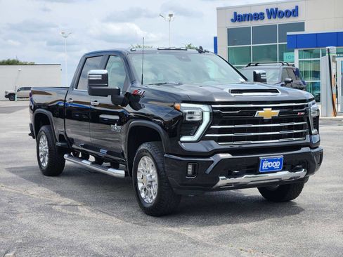Certified 2025 Chevrolet Silverado 2500 LT w/ Z71 Chrome Sport Edition AWD/4WD image 3