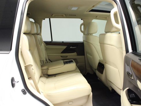 Used 2019 Lexus LX 570 4WD w/ Luxury Package image 15