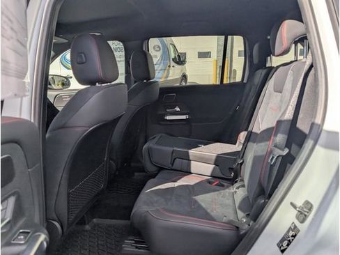 Used 2024 Mercedes-Benz GLB 250 4MATIC image 11