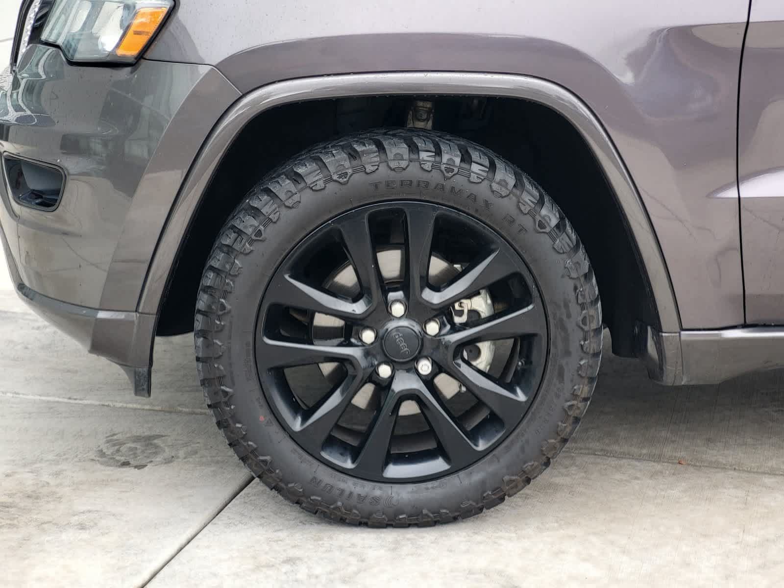Used 2017 Jeep Grand Cherokee Altitude AWD/4WD image 8