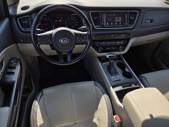 Used 2017 Kia Sedona LX w/ LX Essentials Premium Package FWD image 16