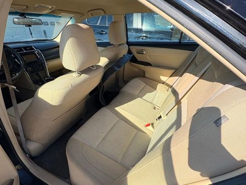 Used 2015 Toyota Camry LE image 12