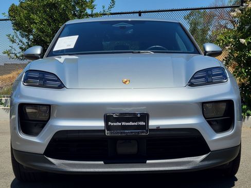 Used 2025 Porsche Macan Electric w/ Premium Package RWD image 10