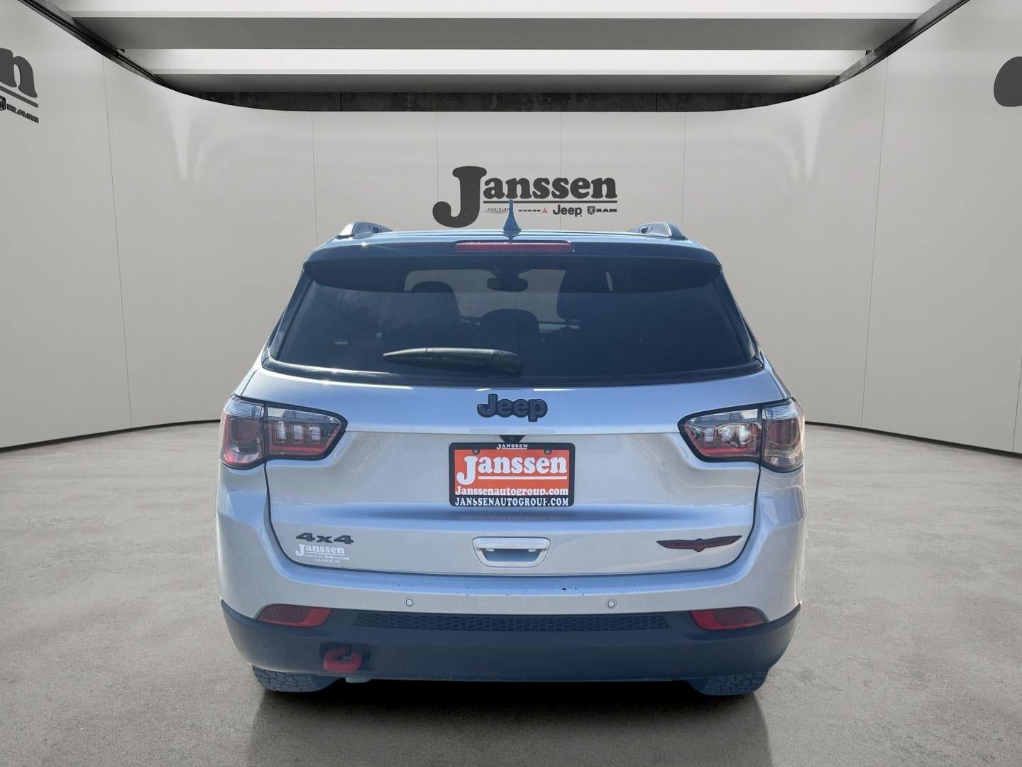 Used 2025 Jeep Compass Trailhawk AWD/4WD image 3