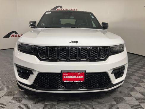 New 2025 Jeep Grand Cherokee Summit image 2