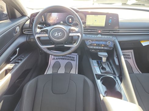 Used 2024 Hyundai Elantra SEL w/ Convenience Package image 39
