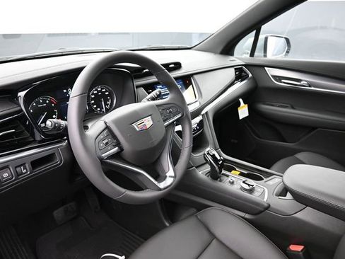 New 2025 Cadillac XT6 Luxury image 19