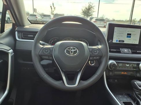 Used 2023 Toyota RAV4 XLE Premium image 12