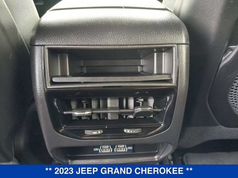 Used 2023 Jeep Grand Cherokee Laredo AWD/4WD image 17