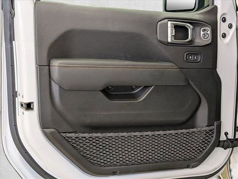 Used 2023 Jeep Wrangler Unlimited Sahara image 13