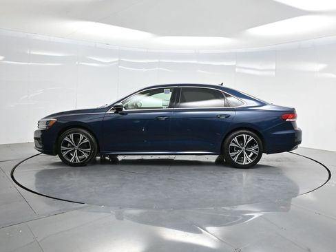 Used 2022 Volkswagen Passat 2.0T SE FWD image 31