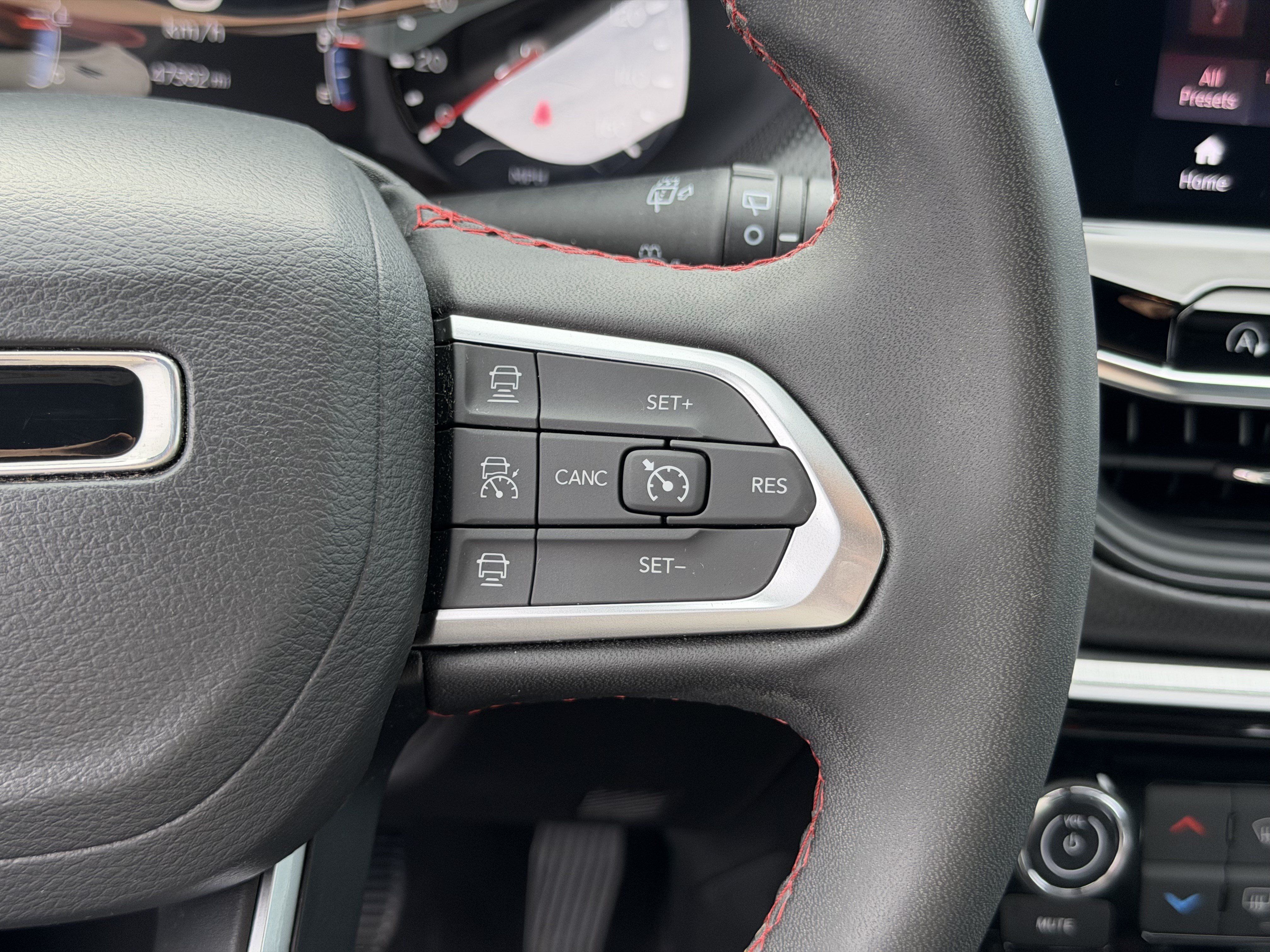 Used 2024 Jeep Compass Trailhawk AWD/4WD image 26