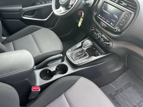 Used 2024 Kia Soul LX w/ Option Group 015 image 16
