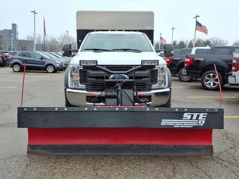 Used 2017 Ford F450 XL w/ Power Equipment Group image 2