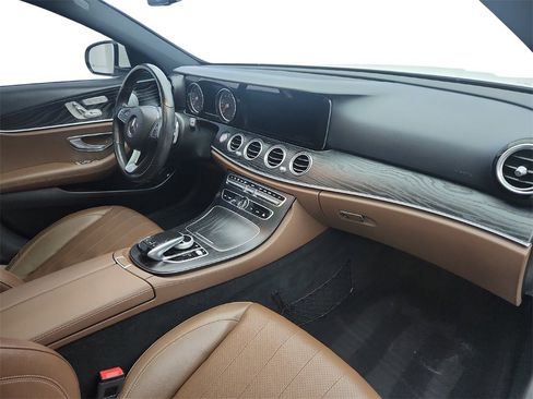 Used 2018 Mercedes-Benz E 300 4MATIC image 27