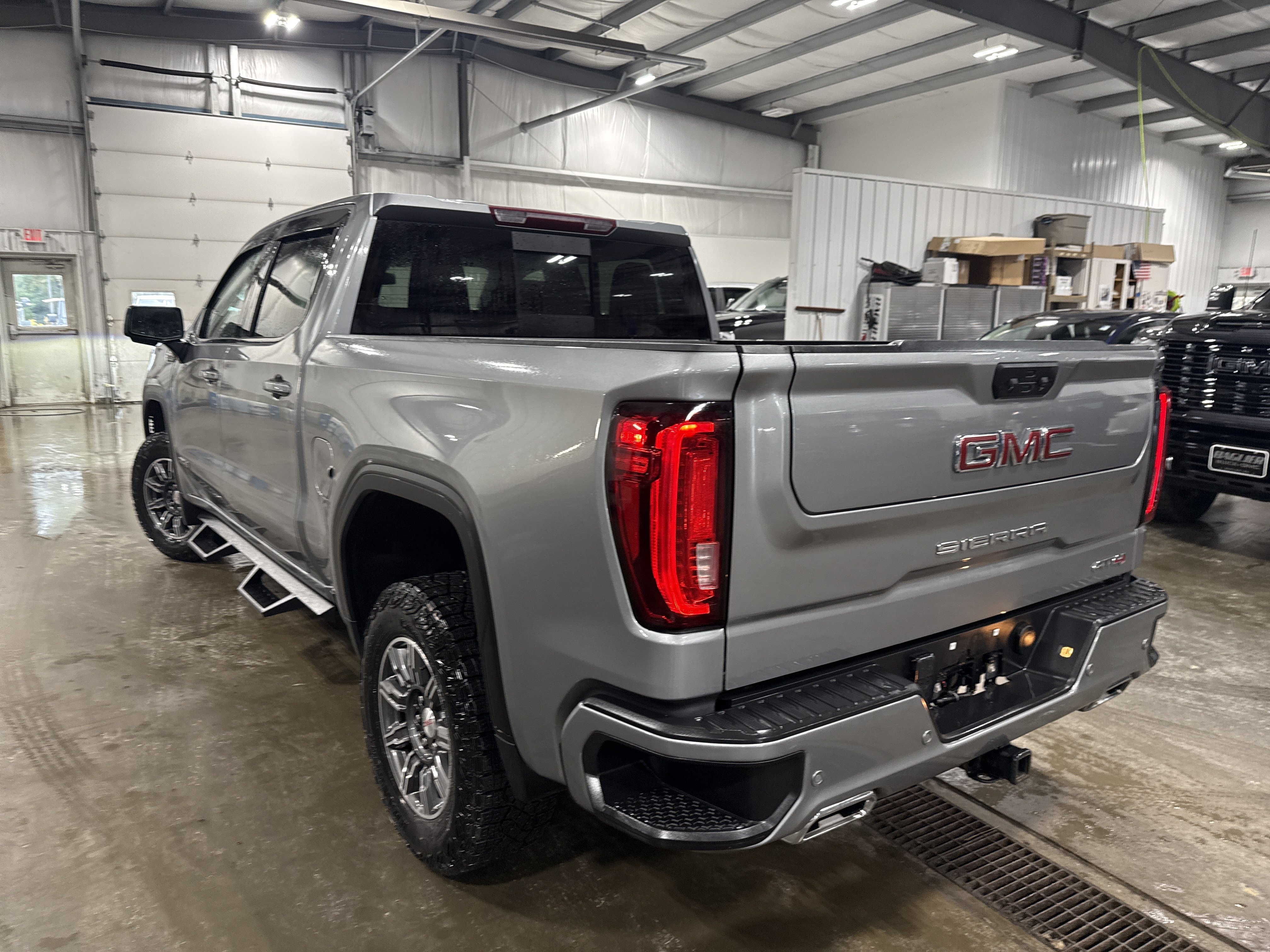 Used 2024 GMC Sierra 1500 AT4 w/ AT4 Preferred Package AWD/4WD image 4