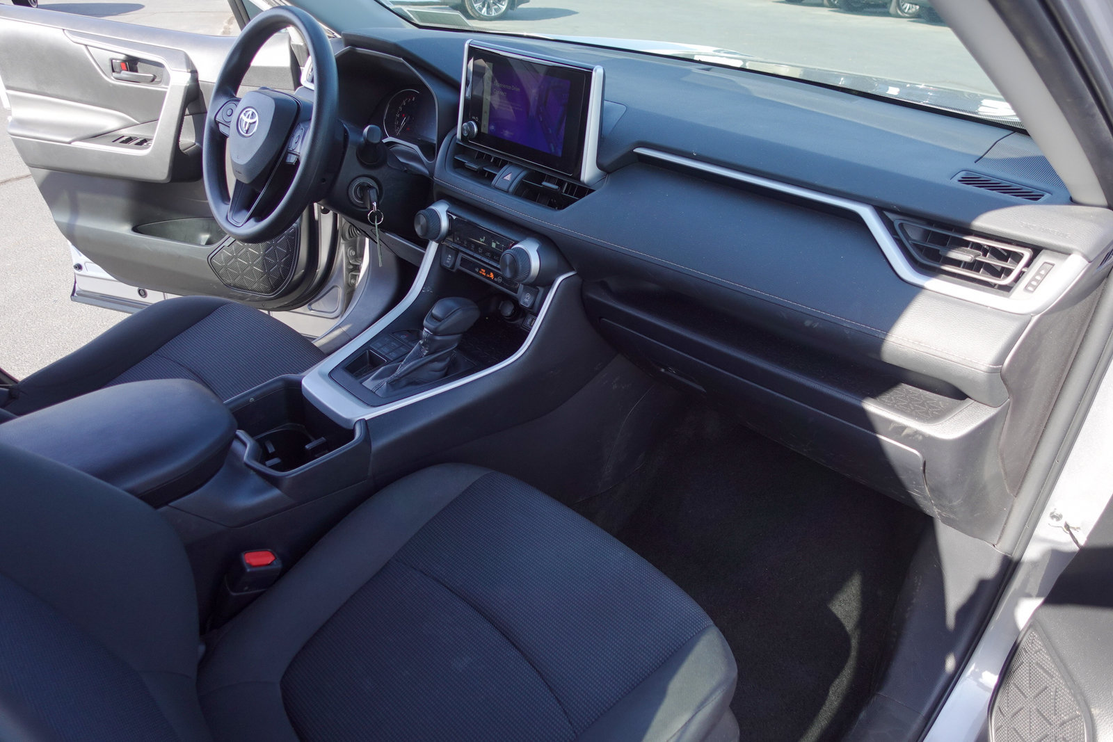 Used 2025 Toyota RAV4 LE AWD/4WD image 11