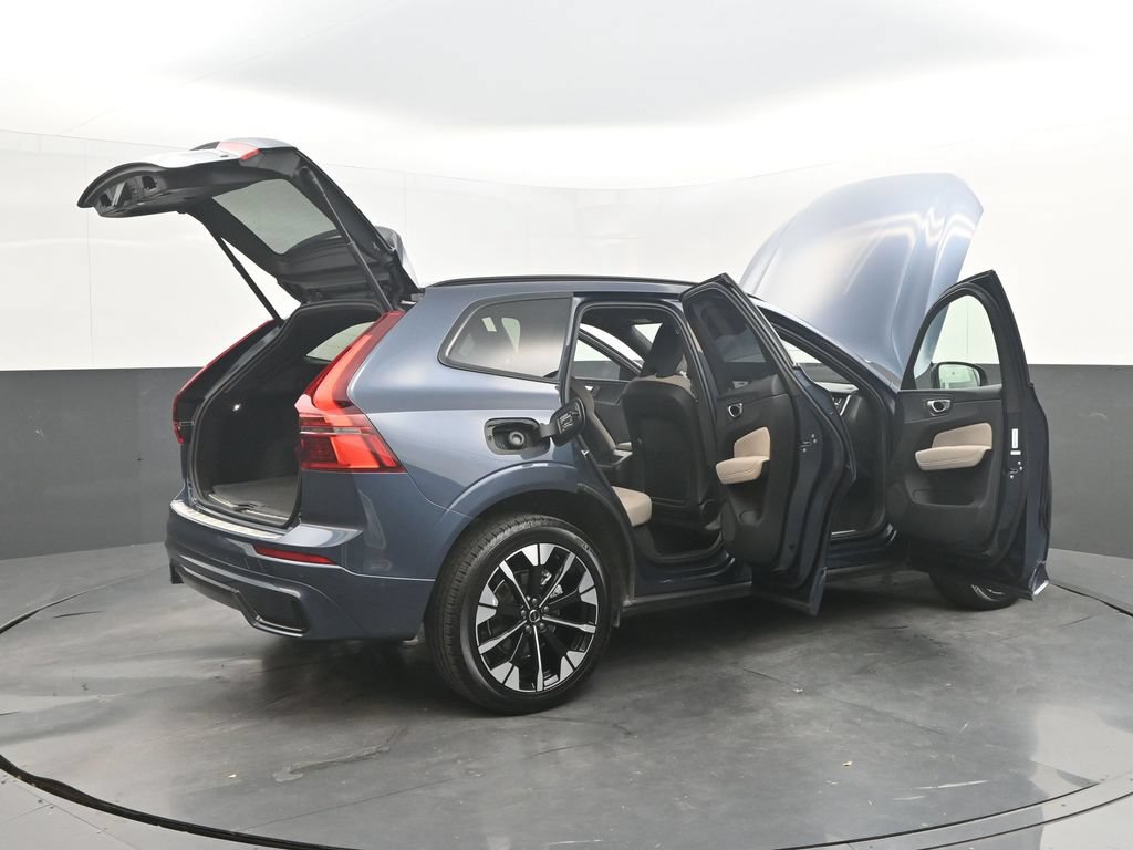 Certified 2026 Volvo XC60 B5 Plus AWD/4WD image 38