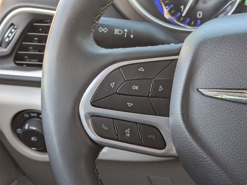 Used 2024 Chrysler Pacifica Touring-L image 24