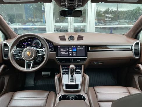 Used 2021 Porsche Cayenne GTS AWD/4WD image 38