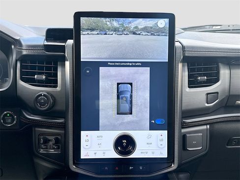 Used 2023 Ford Expedition Platinum image 14