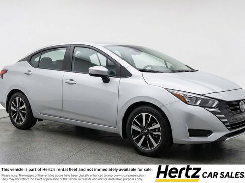 Used 2025 Nissan Versa SV image 1