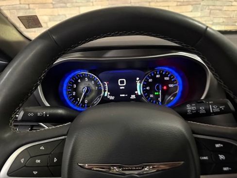 Used 2025 Chrysler Pacifica Select FWD image 13