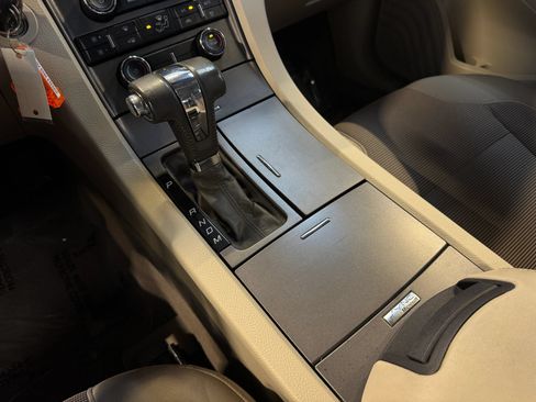 Used 2010 Ford Taurus SEL FWD image 16
