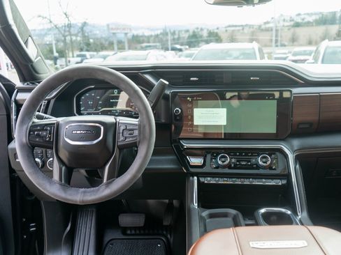 Used 2024 GMC Sierra 2500 Denali Ultimate image 16