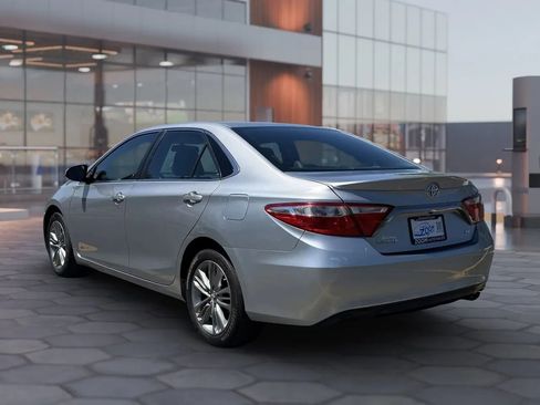 Used 2015 Toyota Camry SE FWD image 6