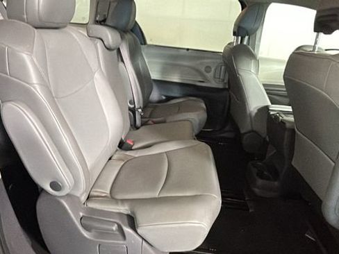 Used 2021 Toyota Sienna XLE FWD image 30