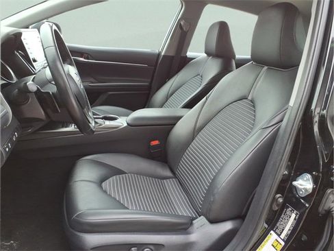 Used 2023 Toyota Camry SE image 12