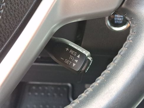 Used 2016 Toyota Highlander XLE AWD/4WD image 28