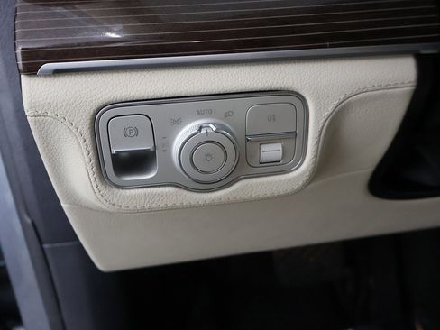 Used 2023 Mercedes-Benz GLE 450 4MATIC w/ AMG Line Exterior image 40