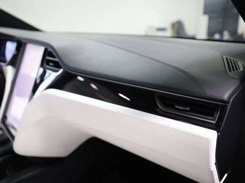 Used 2020 Tesla Model X image 39