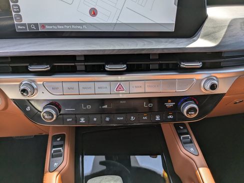 Certified 2024 Kia Telluride EX X-Line AWD/4WD image 25