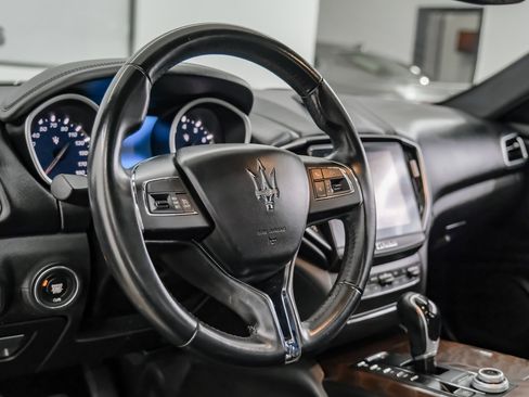 Used 2018 Maserati Ghibli S image 23