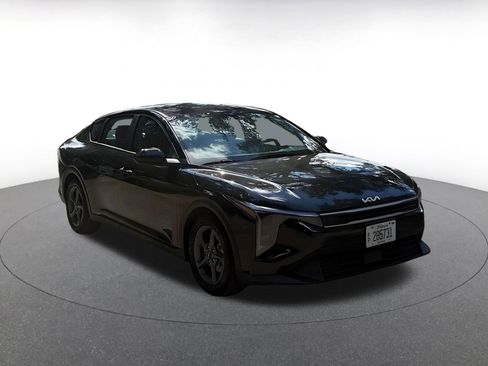 Used 2025 Kia K4 LXS FWD image 1