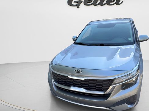 Used 2021 Kia Seltos LX AWD/4WD image 2