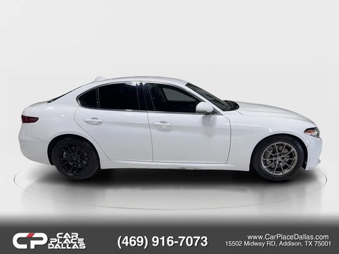 Used 2018 Alfa Romeo Giulia image 14