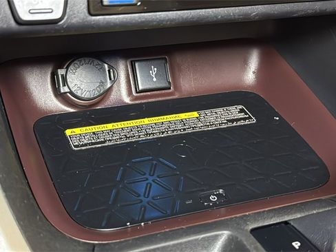 Used 2020 Toyota RAV4 Limited image 32