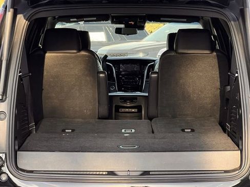 Used 2018 Cadillac Escalade Platinum image 27