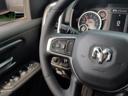 Used 2025 RAM 1500 Big Horn AWD/4WD image 21