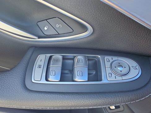 Used 2016 Mercedes-Benz C 300 4MATIC Sedan image 11