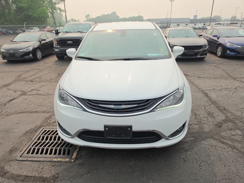 Used 2018 Chrysler Pacifica Touring Plus FWD image 8